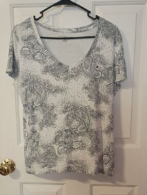 Tommy Hilfiger White Paisley V-Neck Tee